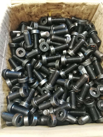 OUTLET Zylinderschrauben Innensechskant niedriger Kopf M10x25 SET 200 ST